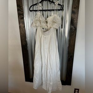 Beautiful White Two Piece perfect for a vacation.